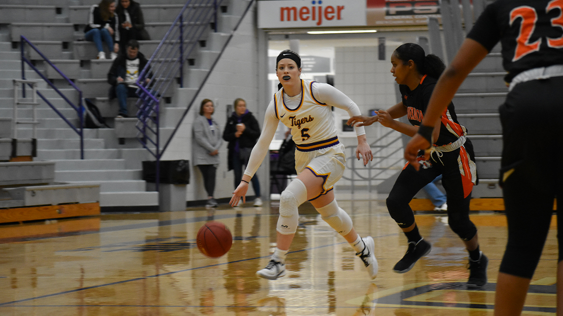 ONU CRUISES TO VICTORY AGAINST ROOSEVELT